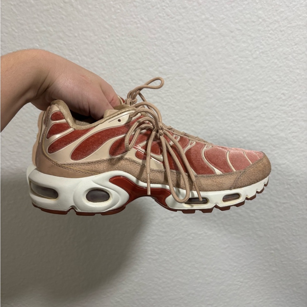 🔥Nike Air Max Plus in Red and Cream - Picture 6 of 9